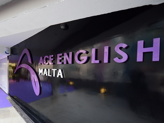 ACE English Malta Dil Okulu Giriş