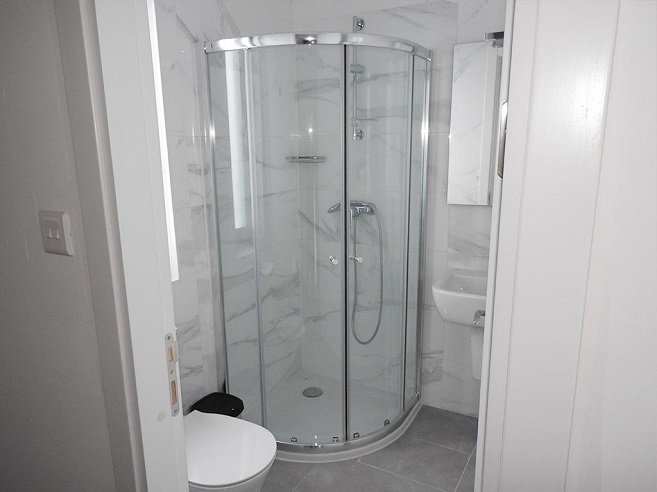 ESE Malta Dil Okulu Superior Central Banyo