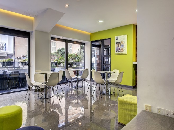 ESE Malta Yaz Okullar� Young Adults Aile Yan� Konaklama